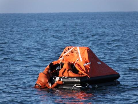 Techniques individuelles de survie radeau bombard