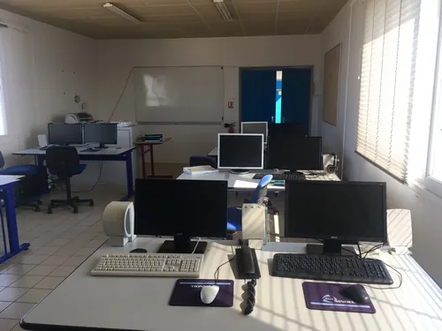 4 postes élèves et poste maître